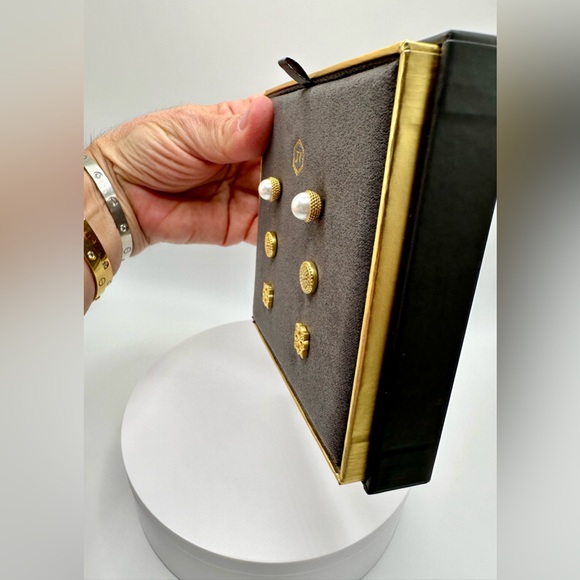 Authentic Luxury Minimalist Elegant Classic Julie Vos Three Stud Earrings Set - Picture 11 of 17